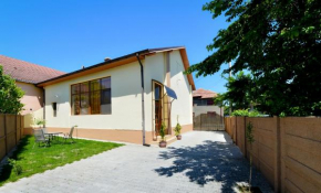 Отель Casa Ovi și Simo  Хацег 